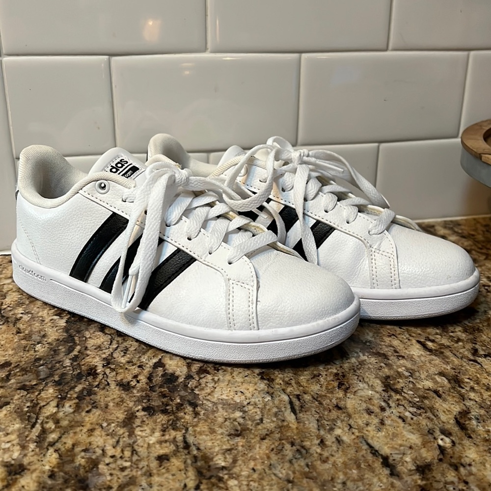 Adidas womens grand court sneakers size 7